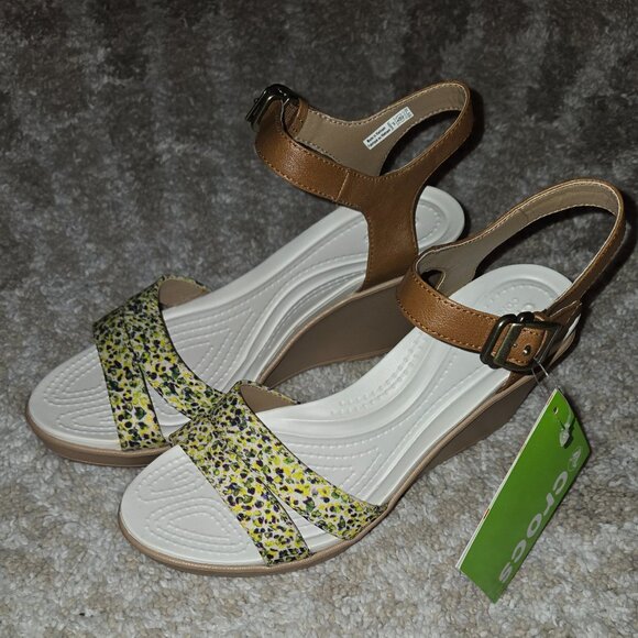 Crocs NWT Leigh II Wedge Sandal Size 8 - Picture 1 of 4
